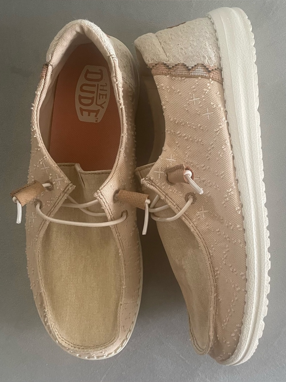 HEY DUDE | TAN SHOES
